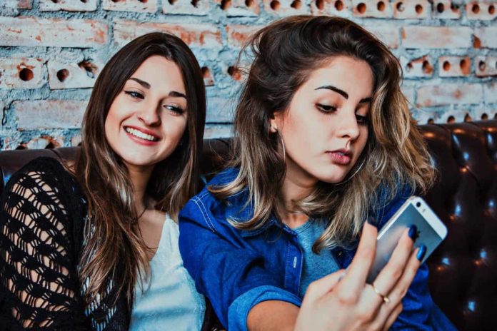 Top 5 Best Selfie Apps For Android and iOS टॉप 5 बेस्ट सेल्फी ऐप जो बनाये सेल्फी को दमदार !